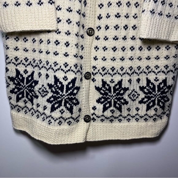 Vintage Nordic Women Navy  & Cream Snowflake winter chunky cardigan in size L/XL - Picture 3 of 10